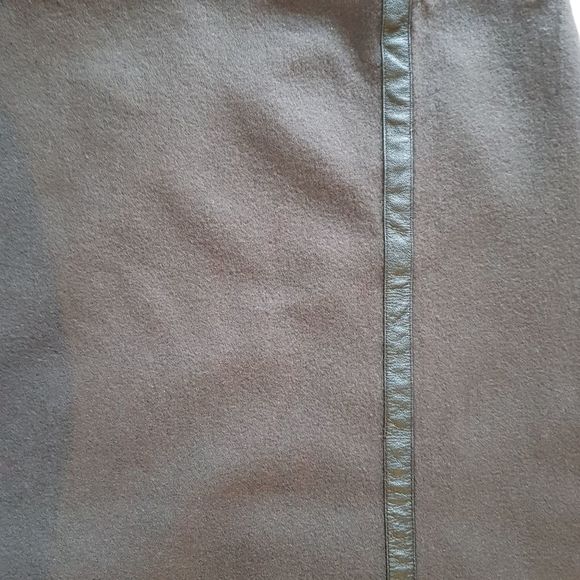 3/25 or 2/18 Club monaco women's wool midi skirt with leather stripes, Waist 30 - Picture 7 of 7